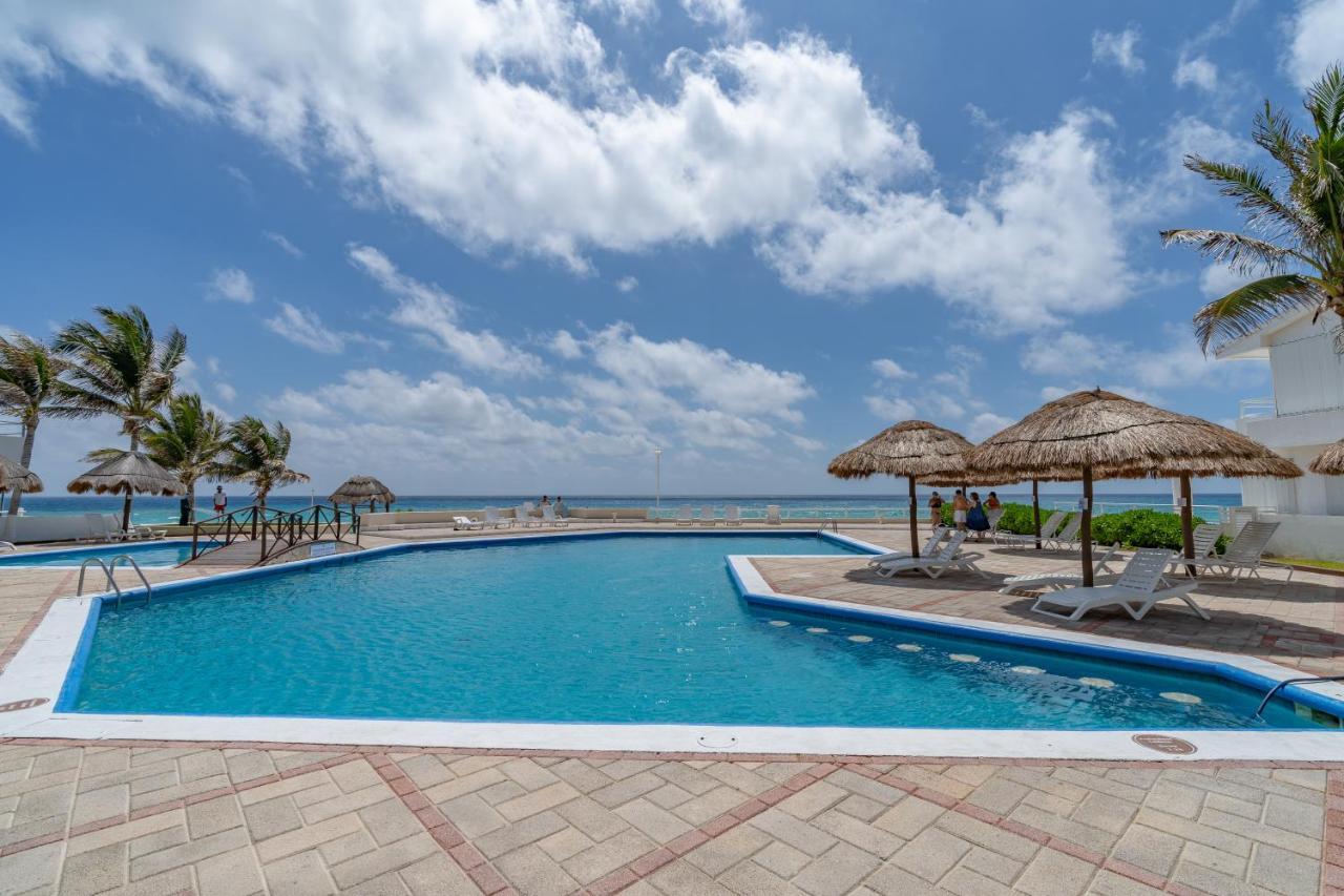 Ocean View Three Bedroom, Three Story Penthouse By The Beach Cancun Bagian luar foto